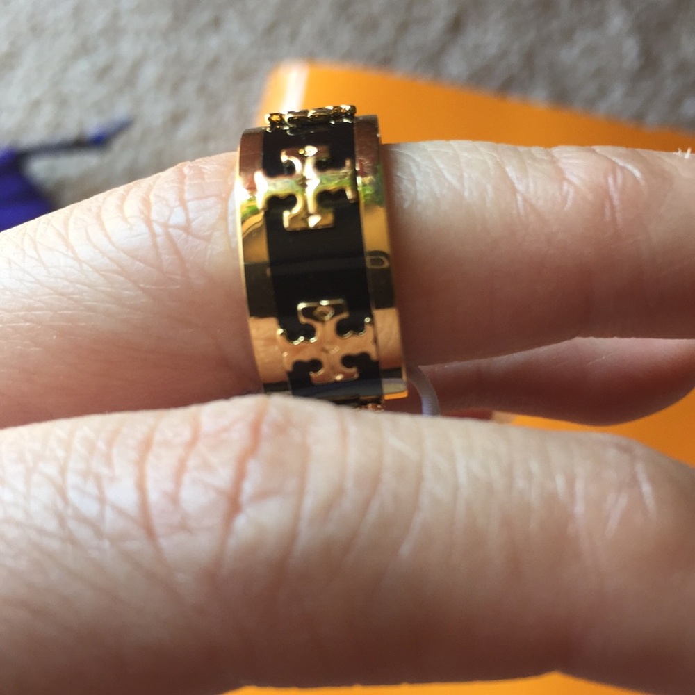 $88 Tory Burch Enamel Raised Logo Gold Ring 6